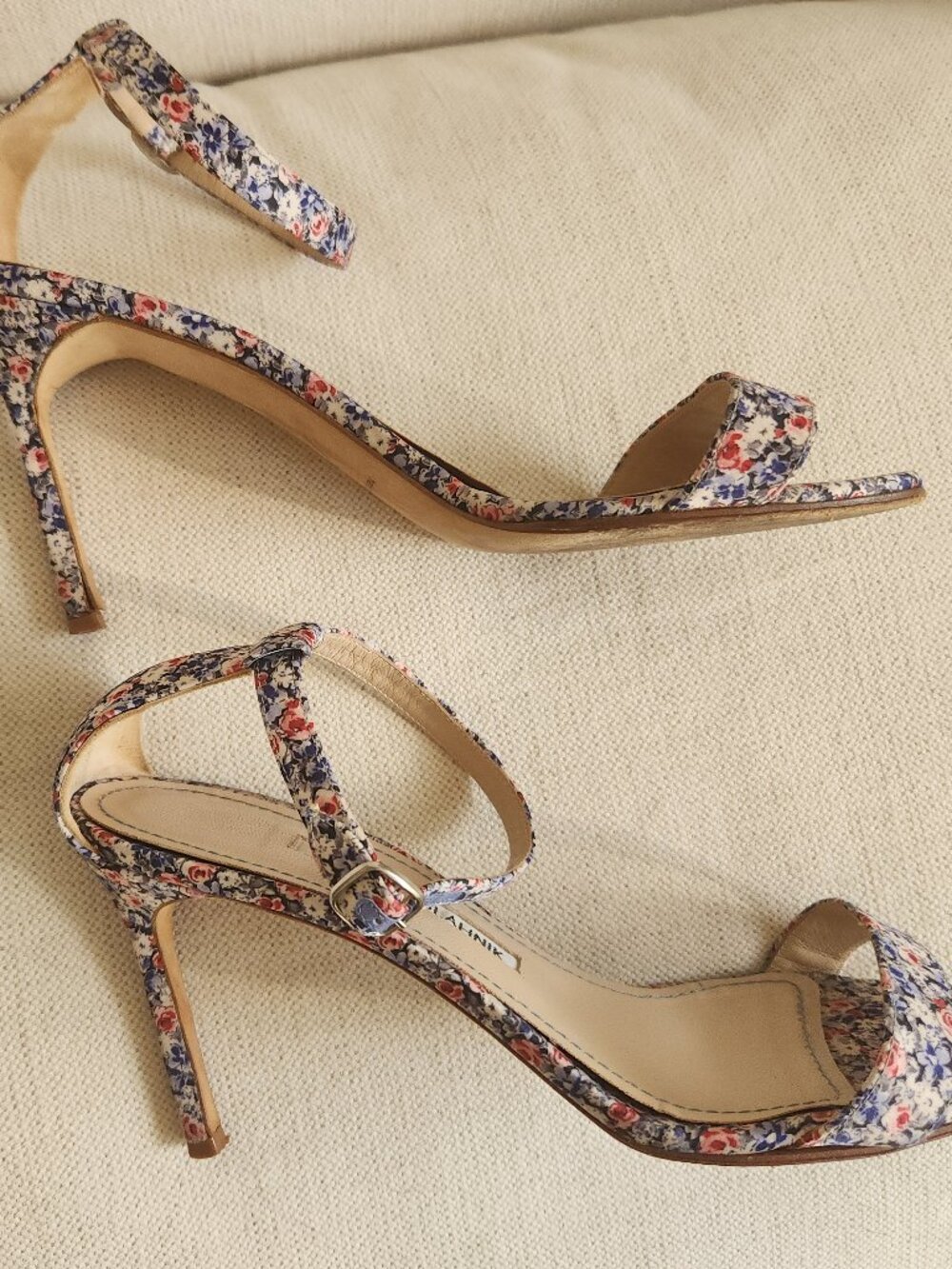 Manolo Blahnik Floral Print Satin Strappy High Heel Sandals - Sz 39 - Picture 12 of 15